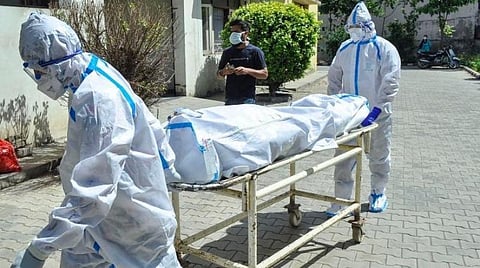 கரோனா தொற்று உயிரிழப்புக்கான இறப்பு சான்றிதழ் கிடைப்பதில் தாமதம்: பொதுமக்கள் அலைக்கழிக்கப்படுவதாக புகார்