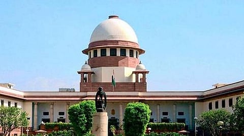 ஊரடங்கால் பாதிக்கப்பட்டுள்ள புலம்பெயர்ந்த தொழிலாளர்களுக்கு உணவு வழங்க நடவடிக்கை எடுக்க வேண்டும்: மத்திய, மாநில அரசுகளுக்கு உச்ச நீதிமன்றம் உத்தரவு