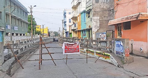விழுப்புரம், கீழ்பெரும்பாக்கம் தரைப்பாலம் பகுதி தடை செய்யப்பட்ட பகுதியாக அறிவிக்கப்பட்டுள்ளது.