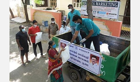 முழு ஊரடங்கின்போது வீடுகளுக்கு நேரில் சென்று காய்கறி விற்பனை செய்பவர்களுக்கு தடுப்பூசி செலுத்த கோரிக்கை