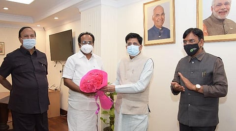 மத்திய அமைச்சர்களை சந்தித்த டி.ஆர்.பாலு எம்.பி, அமைச்சர் தங்கம் தென்னரசு.