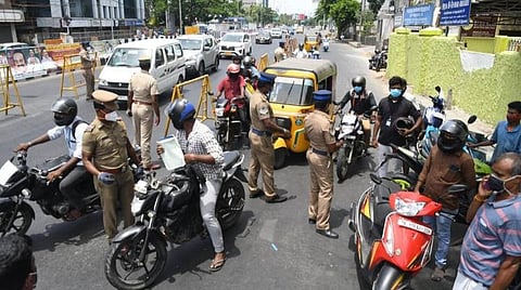 சாலைகளில் அதிகரிக்கும் போக்குவரத்து- வாகன சோதனை, பறிமுதல் இன்று முதல் தீவிரமாகிறது
