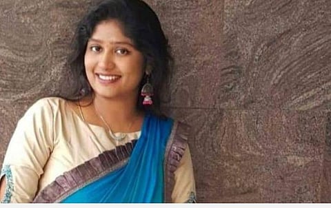 பெண்கள் 360: பிறரது அலட்சியத்தால் உயிர்நீத்த முன்களப் பணியாளர்கள்