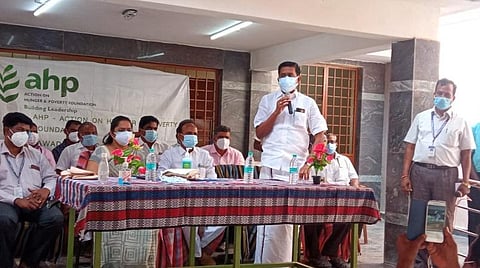 புதூர் நாட்டில் கரோனா சிறப்பு மையம் திறப்பு விழாவில் திருப்பத்தூர் எம்எல்ஏ நல்லதம்பி பேசினார். 