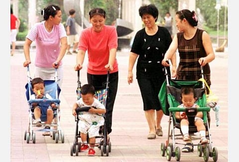 சீனாவில் இனி மூன்று குழந்தைகள் பெற்றுக்கொள்ள அனுமதி