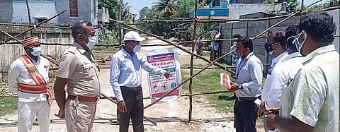 கரோனா தொற்றால் வானூரில் தனிமைப்படுத்தப்பட்டப் பகுதியை ஆய்வு செய்தார் ஆட்சியர் அண்ணாதுரை.