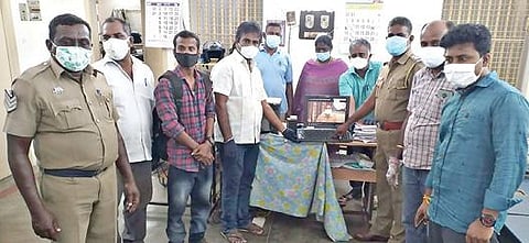 குமாரபாளையம் காவல் துறையினர் கரோனா தொடர்பான குறும்படம் தயாரித்து அதனை இணையதளத்தில் வெளியிட்டனர்.