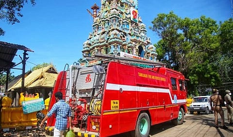 மண்டைக்காடு பகவதியம்மன் கோயிலில் தீவிபத்து; இரு தீயணைப்பு வண்டிகளில் வீரர்கள் போராடி தீயை அணைத்தனர்