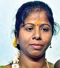 கைதான விஏஓ கவிதா.