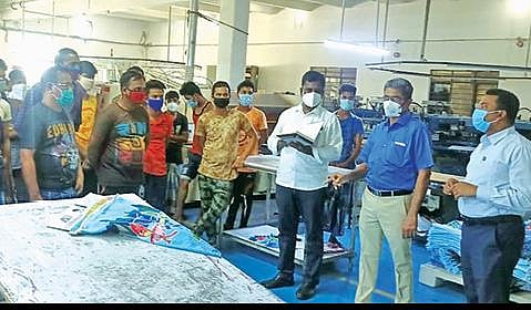 அனுமதியின்றி இயங்கிய நிறுவனங்களுக்கு ‘சீல்’  :