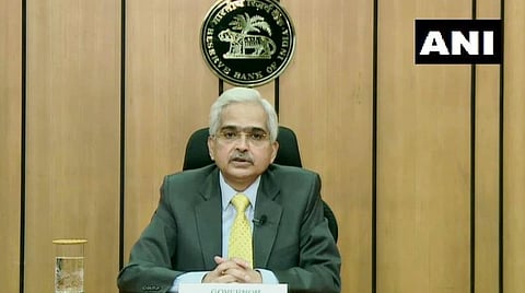 ரிசர்வ் வங்கி கவர்னர் சக்திகாந்த தாஸ் நிருபர்களுக்குப் பேட்டி அளித்த காட்சி | படம்: ஏஎன்ஐ.