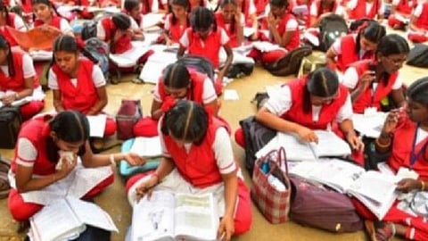 பிளஸ் 2 பொதுத் தேர்வு நடத்த வேண்டும்: சமம் குடிமக்கள் இயக்கம் வேண்டுகோள்