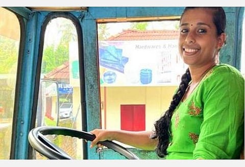 டேங்கர் ஓட்டும் சிங்கப் பெண்