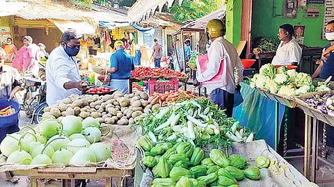 கடலூர் திருப்பாதிரிப்புலியூரில் உள்ள பான்பரி மார்க்கெட்டில் காய்கறி கடைகள் திறக்கப்பட்டுள்ளது.
