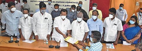 'உங்கள் தொகுதியில் முதல்வர் திட்டத்தில்' ரூ.7 கோடிக்கு நலத்திட்ட உதவிகளை  அமைச்சர்கள் பொன்முடி, செஞ்சி மஸ்தான் வழங்கினர்.