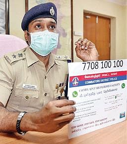 வாட்ஸ்அப் வீடியோ அழைப்பு மூலமாக புகார் அளிக்கும் திட்டத்தை தொடங்கிவைத்த மாவட்ட காவல் கண் காணிப்பாளர் செல்வ நாகரத்தினம். படம்: ஜெ.மனோகரன்