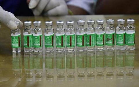 திருப்பூரில் பின்னலாடை நிறுவனங்களுக்கு 800 தடுப்பூசிகளை வழங்கியதாக புகார்: மாநகராட்சி நிர்வாகம் மீது சுகாதாரத் துறை குற்றச்சாட்டு