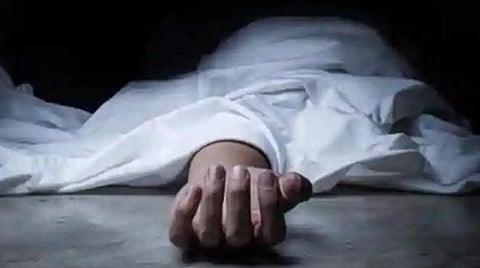 மது கிடைக்காத விரக்தியில் தின்னரை குடித்தவர் பலி