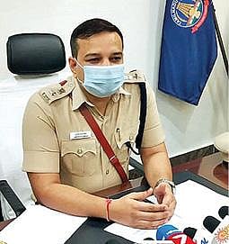 ராணிப்பேட்டை மாவட்ட காவல் கண்காணிப்பாளர் ஓம் பிரகாஷ் மீனா.