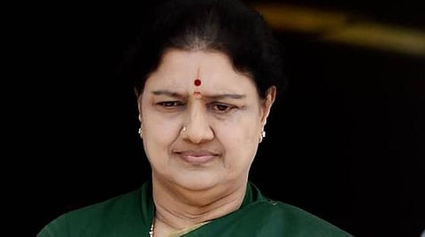 அதிமுகவை வழி நடத்துவதே என் ஆசை: அதிமுக பிரமுகரிடம் சசிகலா பேச்சு