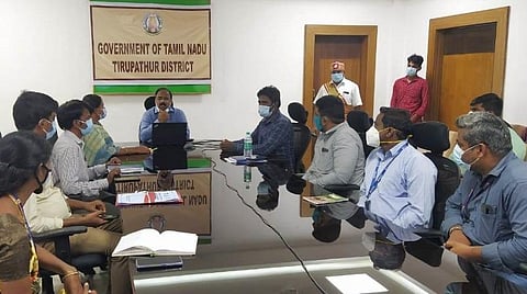 கடன் தவணை வசூல் குறித்த ஆலோசனைக் கூட்டத்தில் ஆட்சியர் சிவன் அருள் பேசினார்.