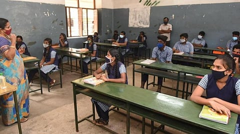 புதுச்சேரியில் போட்டி அதிகமுள்ள அரசுப் பள்ளிகளில் 11-ம் வகுப்பு சேர்க்கை: நுழைவுத் தேர்வுக்குப் பரிந்துரை