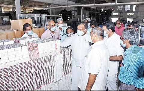 விருதுநகரில் தீப்பெட்டி ஆலையில் ஆய்வு செய்த மாணிக்கம் தாகூர் எம்.பி.