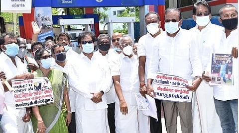 காங்கிரஸ் கட்சியினர் ஆர்ப்பாட்டம்