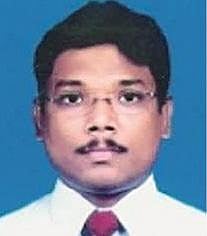 வேலூர் மாவட்ட ஆட்சியர் குமாரவேல் பாண்டியன்.