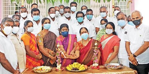 மொடக்குறிச்சி தொகுதி சட்டப்பேரவை உறுப்பினர் அலுவலகத்தை, பாஜக  எம்.எல்.ஏ. சி.சரஸ்வதி நேற்று திறந்து வைத்தார்.