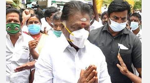 ஹாட் லீக்ஸ்: விசுவநாதனை விரும்பாத ஓபிஎஸ்!