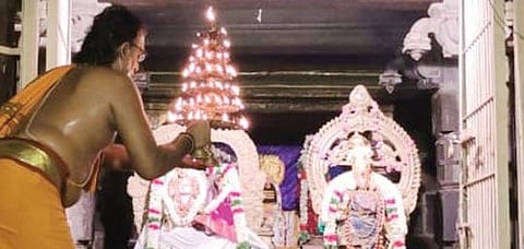 திருநெல்வேலி நெல்லையப்பர் காந்திமதியம்மன்  திருக்கோயில்  ஆனித் திருவிழா பூஜைகளுடன்  நேற்று தொடங்கியது. படம்: மு.லெட்சுமிஅருண்