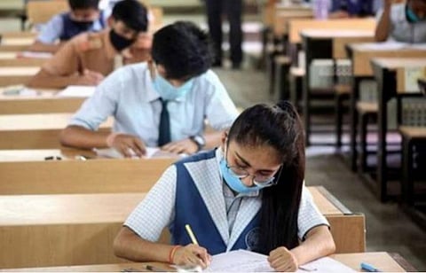 பிளஸ் 2 தேர்வு ரத்து: இடைக்காலத் தடை விதிக்க உயர் நீதிமன்றம் மறுப்பு 