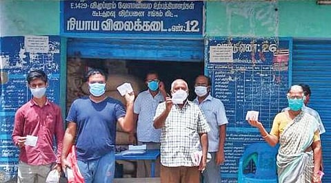 விழுப்புரம் மணிநகர் ரேஷன் கடை முன்பு பொதுமக்கள் போராட்டம் நடத்தினர்.