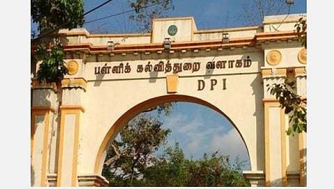 பள்ளிக் கல்வித்துறையில் இயக்குநர் அதிகாரத்தை ஆணையருக்கு மாற்றும் அரசாணை: எதிர்த்து உயர் நீதிமன்றத்தில் வழக்கு