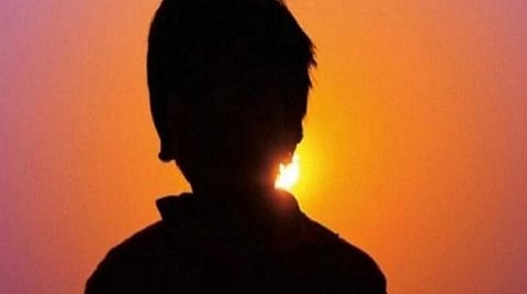 கரோனாவால் உயிரிழந்தாலும்,வறுமைக்கோடு பட்டியலில் இடம் பெற்றவர்களின் குழந்தைகளுக்கு மட்டுமே நிவாரணமா? மதுரையில் பாதிக்கப்பட்டோர்  புகார்