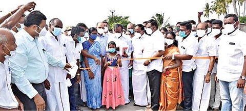 ஈரோடு - சத்தியமங்கலம் மற்றும் கோவை - சேலம் நான்குவழிச்சாலையை இணைக்கும் சேவைச்சாலைப் பணிகள் நான்கு நாட்களில் முடிக்கப்பட்ட நிலையில், இப்பகுதியில் விபத்தில் இறந்தவரின் உறவினர்களைக் கொண்டு சாலை பயன்பாட்டுக்கு கொண்டுவரப்பட்டது.