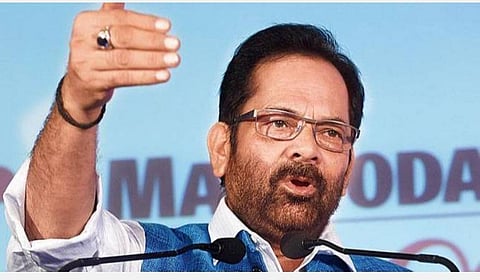 தடுப்பூசிக்கான தயக்கம் கரோனாவுக்கான அழைப்பு: மத்திய அமைச்சர் நக்வி கருத்து