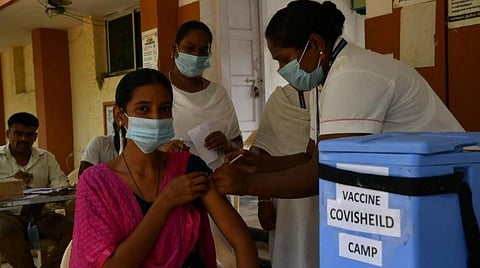 உலக அளவில் சாதனை: ஒரே நாளில் 86.16 லட்சம் பேருக்கு கரோனா தடுப்பூசி