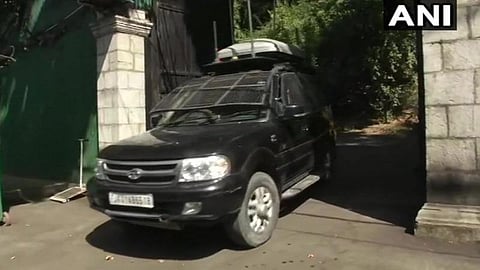 பிரதமர் தலைமையில் நாளை அனைத்துக் கட்சிக் கூட்டம்: டெல்லி புறப்பட்டனர் காஷ்மீர் தலைவர்கள்