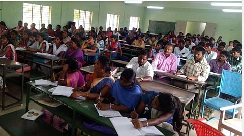 புதுக்கோட்டை தன்னார்வப் பயிலும் வட்டத்தின் முன்னாள் மாணவர்கள் சந்திப்பு நிகழ்ச்சியில் கலந்துகொண்டோர்.