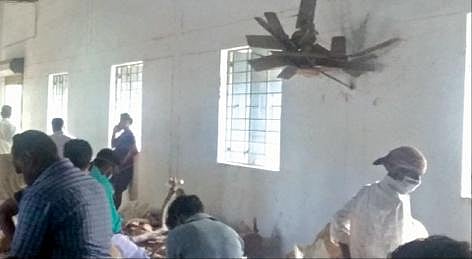 குறிஞ்சிப்பாடி ஒழுங்குமுறை விற்பனைக்கூட கட்டிடத்தில் இருந்த மின் விசிறிகள் அனைத்தும் கழற்றி வைக்கப்பட்டுள்ளன.