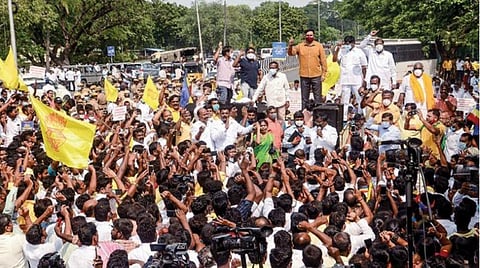 20% இட ஒதுக்கீடு கோரி போராட்டம்; பாமக, வன்னியர் சங்கத்தினர் 35,554 பேர் மீது வழக்குப் பதிவு: உயர் நீதிமன்றத்தில் டிஜிபி பதில்