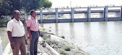 கல்லணையில் இருந்து காவிரி தண்ணீர் கீழணைக்கு வந்து சேர்ந்துள்ளதை பொதுப்பணித் துறை அதிகாரிகள் பார்வையிட்டனர்.