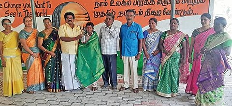 தேசிய திறனறித் தேர்வில் வெற்றி பெற்ற சிதம்பரம் நகராட்சி பள்ளி மாணவருக்கு பாராட்டு தெரிவிக்கப்பட்டது.