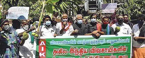 வேளாண் சட்டங்களுக்கு எதிராக  விவசாயிகள், தொழிற்சங்கத்தினர் ஆர்ப்பாட்டம் :