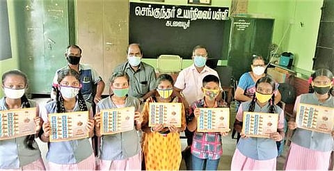 தேசிய மற்றும் ஊரக திறனாய்வுத் தேர்வுகளில் வெற்றி பெற்ற கடலையூர் செங்குந்தர் உயர்நிலைப்பள்ளி மாணவ, மாணவிகளின் தபால் தலை வெளியிடப்பட்டது.