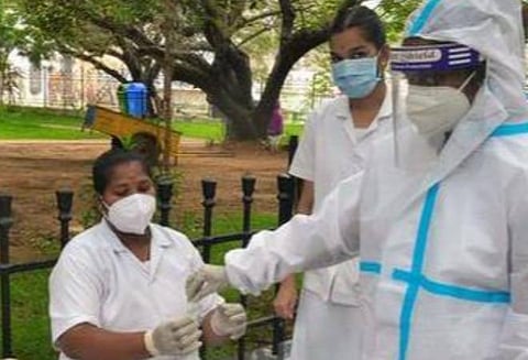 புதுச்சேரியில் 216 பேருக்கு கரோனா தொற்று; மேலும் 2 பேர் உயிரிழப்பு: தடுப்பூசி போட்டவர்கள் எண்ணிக்கை 5 லட்சத்தை கடந்தது