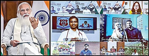 டிஜிட்டல் இந்தியா திட்டத்தின் 6-வது ஆண்டு நிறைவையொட்டி பிரதமர் நரேந்திர மோடி நேற்று காணொலி வாயிலாக பயனாளிகளிடம் கலந்துரையாடினார்.படம்: பிடிஐ