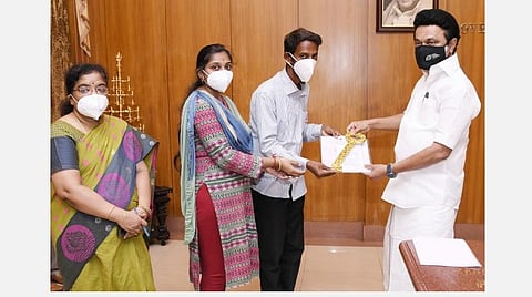 தியாகராஜ பாகவதர் பேரனுக்கு வாடகை குடியிருப்பு, ரூ.5 லட்சம் நிதியுதவி: முதல்வர் ஸ்டாலின் வழங்கினார்